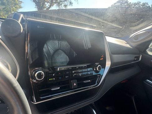 Used 2022 Toyota Highlander Platinum image 28