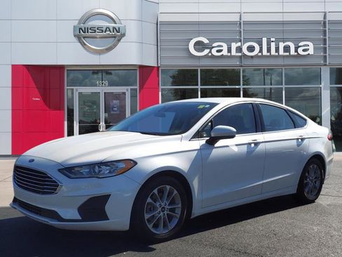 Used 2020 Ford Fusion SE image 3