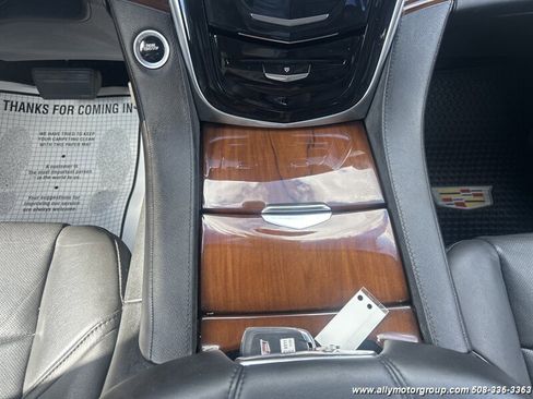 Used 2017 Cadillac Escalade Premium Luxury image 16