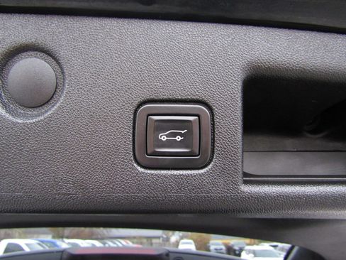 Used 2020 Chevrolet Equinox Premier w/ Premier Redline Edition image 23