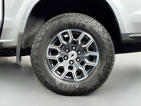 Certified 2025 Chevrolet Colorado Z71 w/ Technology Package AWD/4WD image 36