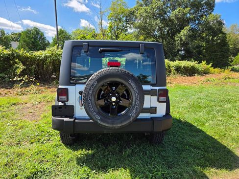 Used 2015 Jeep Wrangler Sport w/ Quick Order Package 24S AWD/4WD image 6