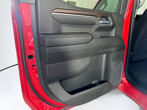 Used 2023 Chevrolet Silverado 1500 LT AWD/4WD image 25
