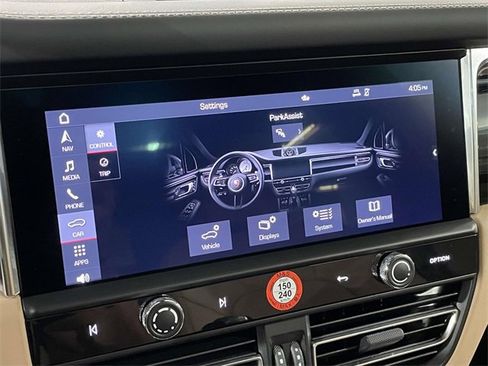 Used 2025 Porsche Macan image 30