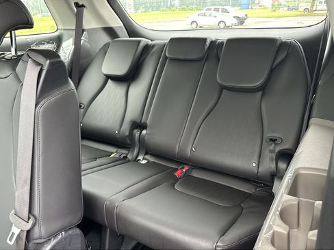 New 2025 Kia Carnival FWD image 30
