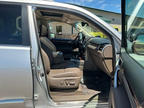 Used 2017 Lexus GX 460 Luxury AWD/4WD image 29