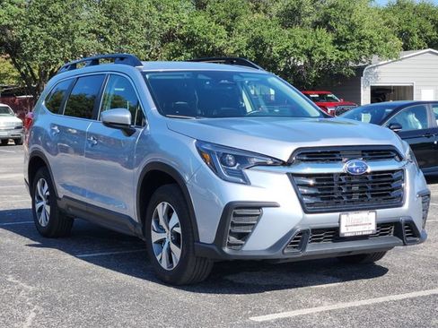 Used 2025 Subaru Ascent Premium AWD/4WD image 2