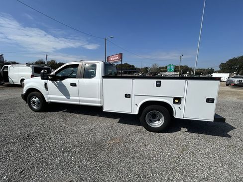 Used 2019 Ford F350 XL w/ Trailer Tow Package image 9