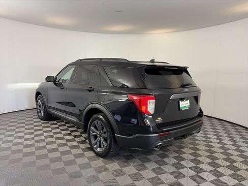 Used 2023 Ford Explorer XLT w/ Equipment Group 202A AWD/4WD image 3
