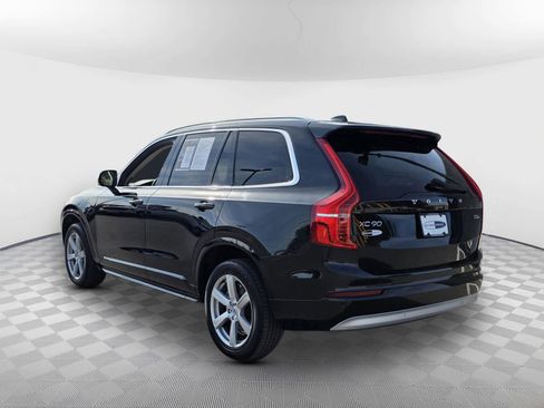 Used 2022 Volvo XC90 T5 Momentum image 4