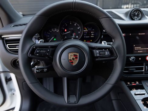 Certified 2026 Porsche Macan AWD/4WD image 22