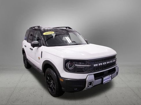 Used 2025 Ford Bronco Sport Badlands image 9