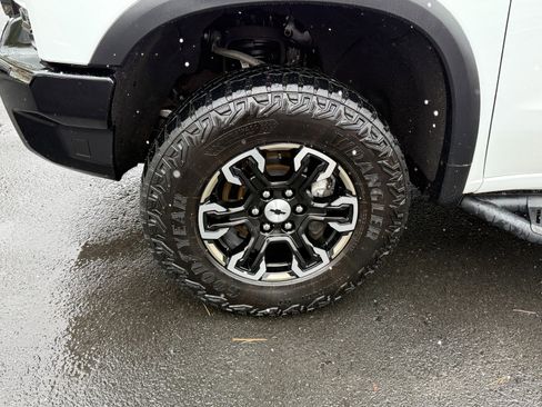 Used 2022 Chevrolet Silverado 1500 ZR2 w/ Technology Package image 9