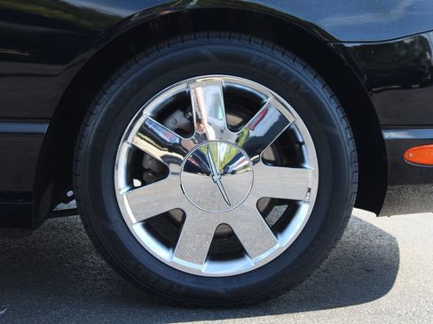 Used 2003 Ford Thunderbird Base image 20