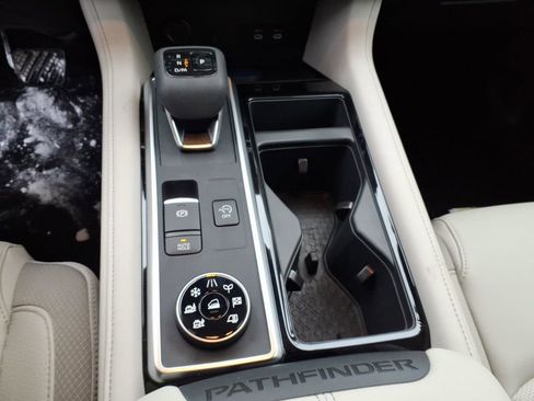 New 2026 Nissan Pathfinder SL image 14