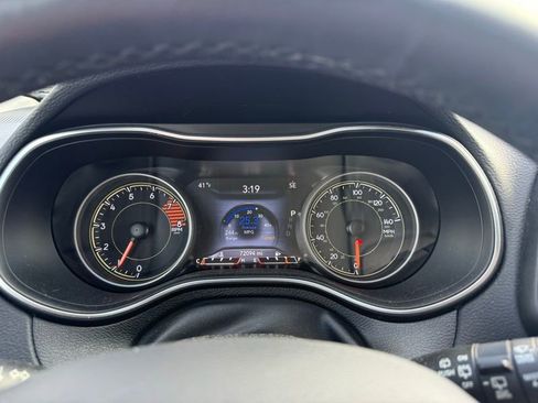 Used 2019 Jeep Cherokee Limited image 12