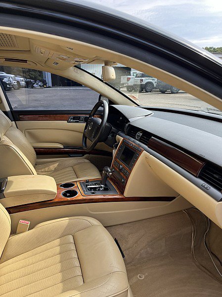 Used 2004 Volkswagen Phaeton W12 AWD/4WD image 16