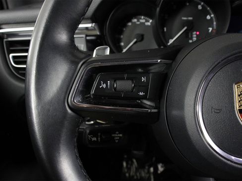 Used 2023 Porsche Macan image 14