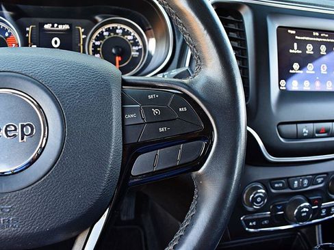 Used 2019 Jeep Cherokee Latitude Plus FWD image 36