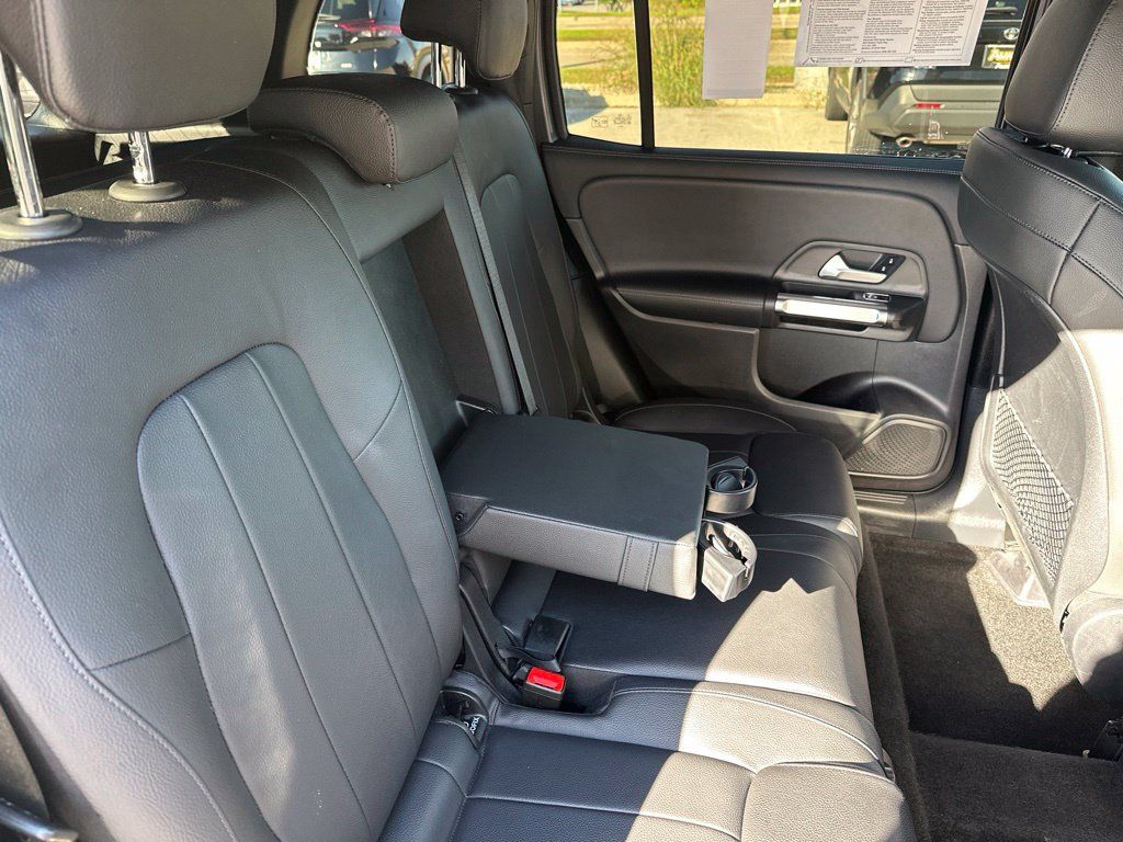 Used 2021 Mercedes-Benz GLB 250 4MATIC w/ Premium Package image 22