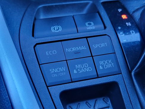 Used 2019 Toyota RAV4 LE image 24