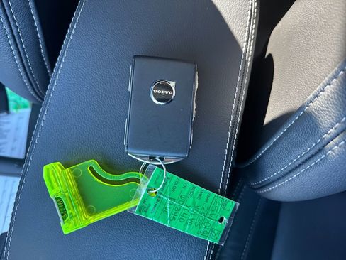 Certified 2025 Volvo XC40 B5 Ultra w/ Protection Package image 33