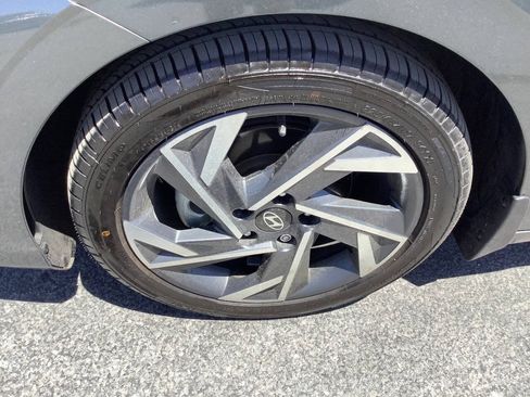 Used 2025 Hyundai Elantra SEL FWD image 20