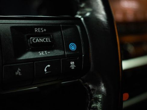 Used 2022 Nissan Pathfinder SV image 18