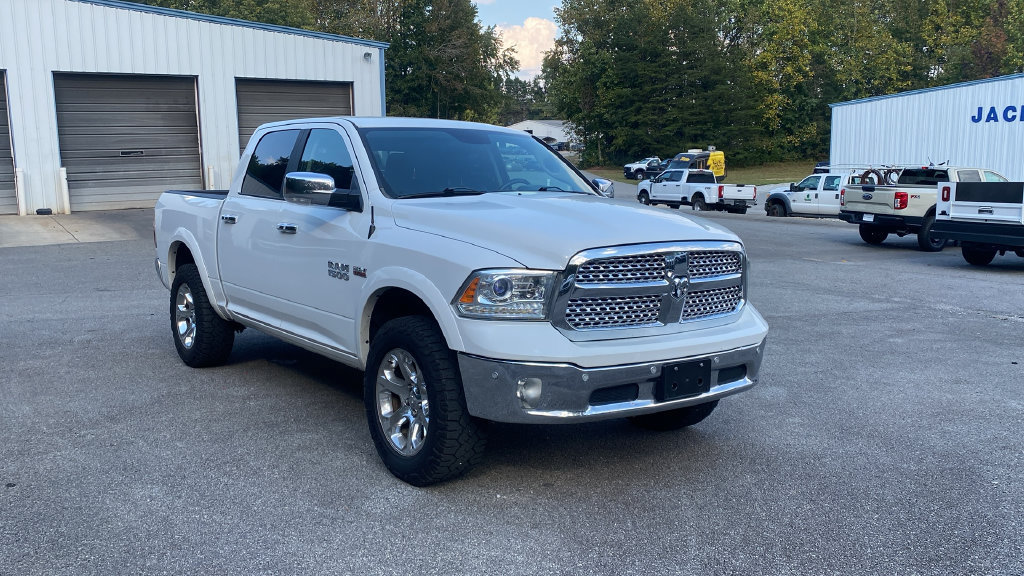 Used 2017 RAM 1500 Laramie w/ Convenience Group AWD/4WD image 3