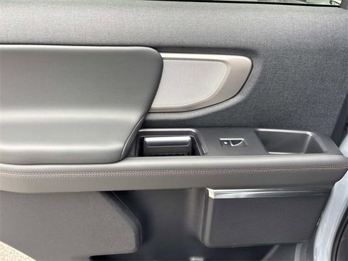 New 2025 Ford Expedition Active image 19