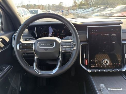 Used 2025 GMC Acadia Denali image 13