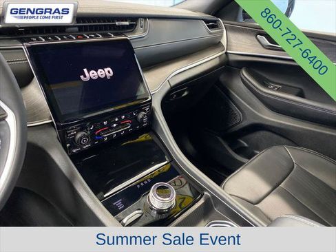 Certified 2025 Jeep Grand Cherokee Limited w/ Luxury Tech Group II AWD/4WD image 15