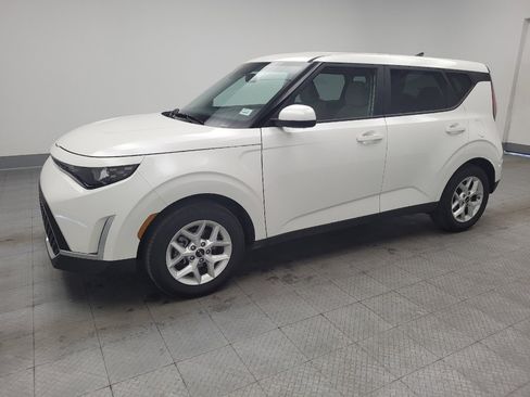 Used 2025 Kia Soul LX w/ LX Technology Package image 2