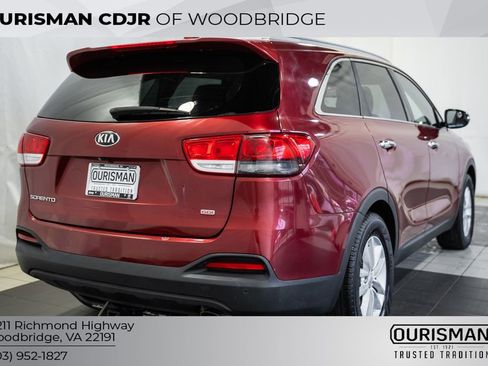 Used 2016 Kia Sorento LX w/ LX Convenience Package image 5