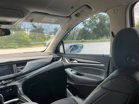Used 2020 Buick Enclave Essence AWD/4WD image 26
