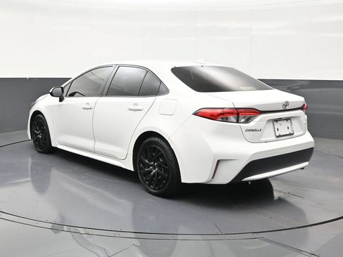 Used 2021 Toyota Corolla LE FWD image 3