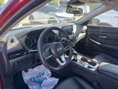 Used 2025 Nissan Sentra SR w/ SR Premium Package FWD image 9