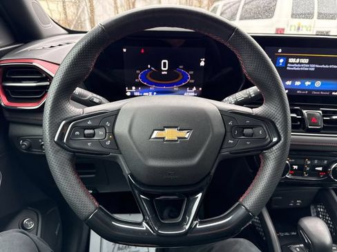 Used 2024 Chevrolet TrailBlazer RS w/ Convenience Package AWD/4WD image 19
