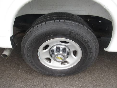 Used 2025 Chevrolet Express 3500 LT w/ LT Preferred Equipment Group RWD image 11