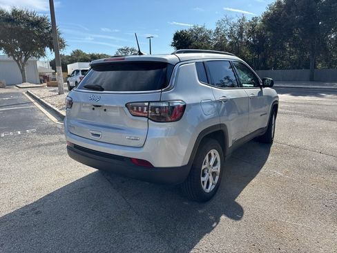 Used 2024 Jeep Compass Latitude image 5