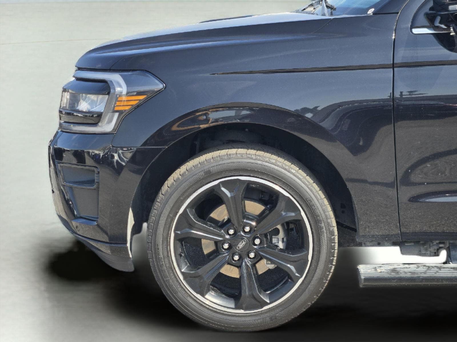 Used 2023 Ford Expedition Limited RWD image 9