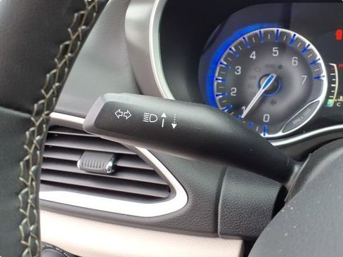 Used 2024 Chrysler Pacifica Touring-L image 22