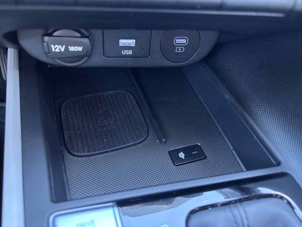 Certified 2025 Hyundai Elantra Limited FWD image 27
