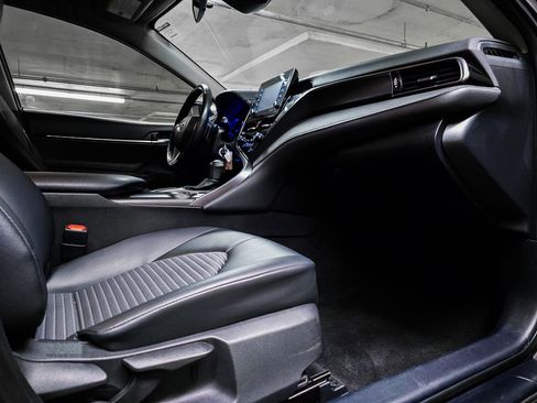 Used 2021 Toyota Camry SE image 35