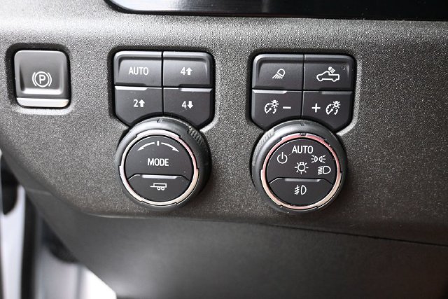 Used 2024 Chevrolet Silverado 3500 High Country w/ High Country Premium Package AWD/4WD image 28