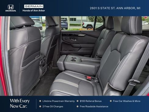 Used 2025 Honda Pilot Touring image 13