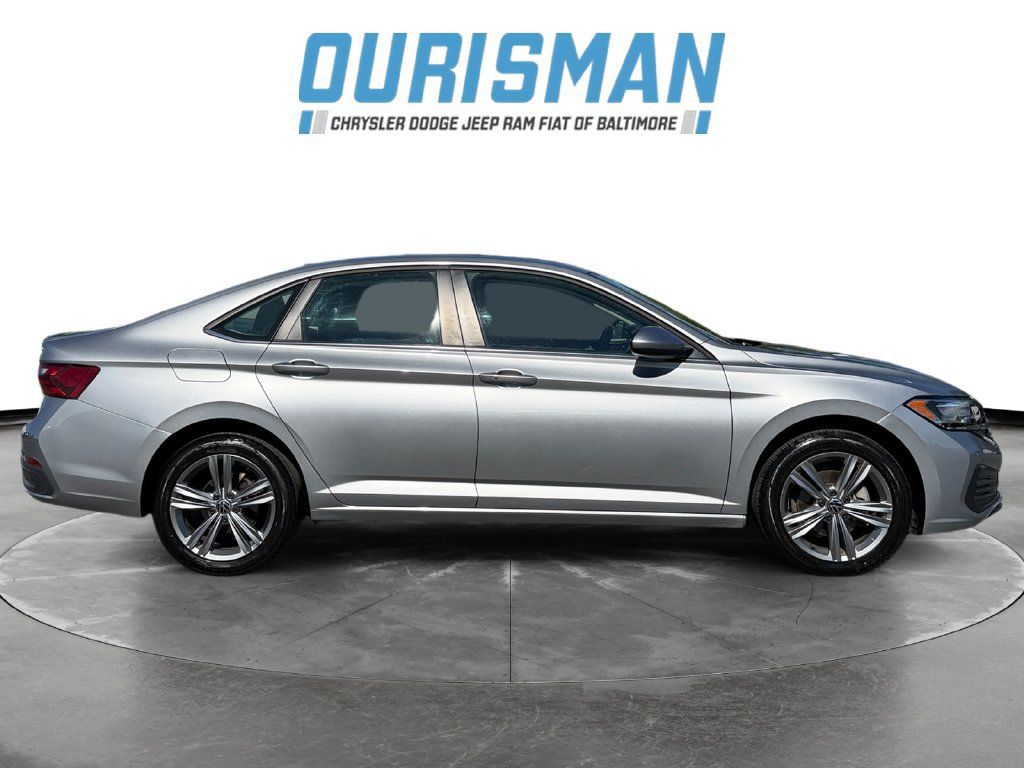 Used 2024 Volkswagen Jetta SE FWD image 7