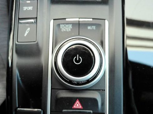 Used 2022 Maserati Levante GT image 48