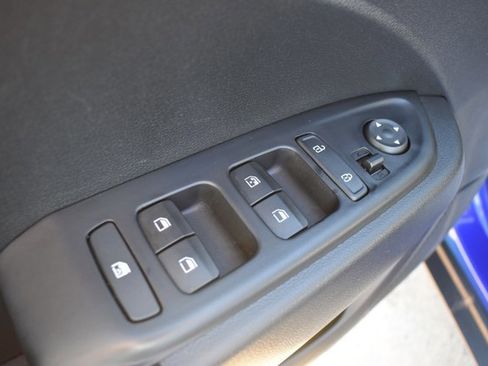 Used 2024 Hyundai Venue Limited image 11