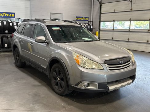 Used 2011 Subaru Outback 3.6R Limited AWD/4WD image 3